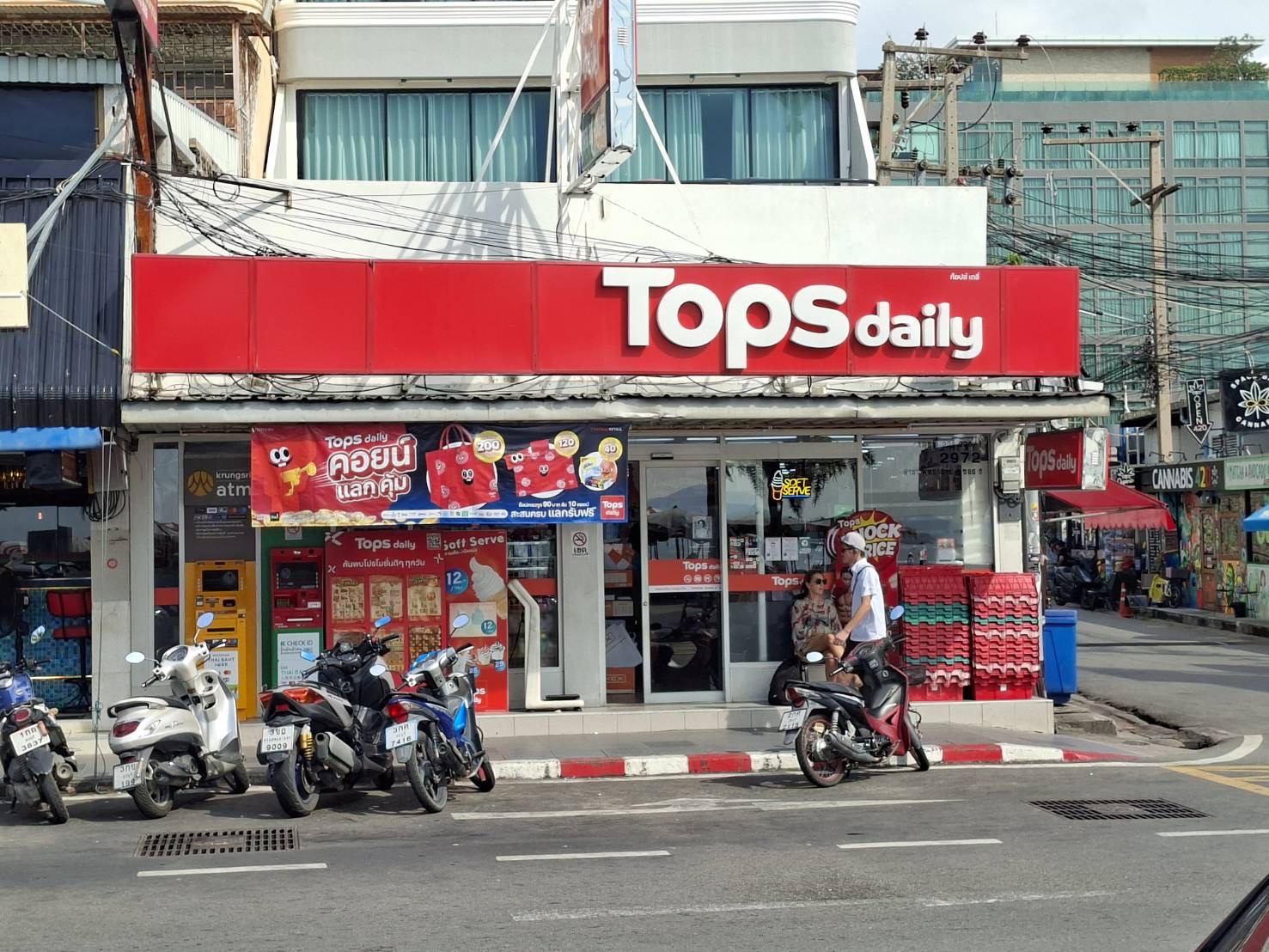 パタヤ市内：beach roadとpattaya soi5がぶつかるTops Daily前 でのご集合